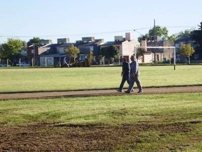 Reparan la pista de atletismo