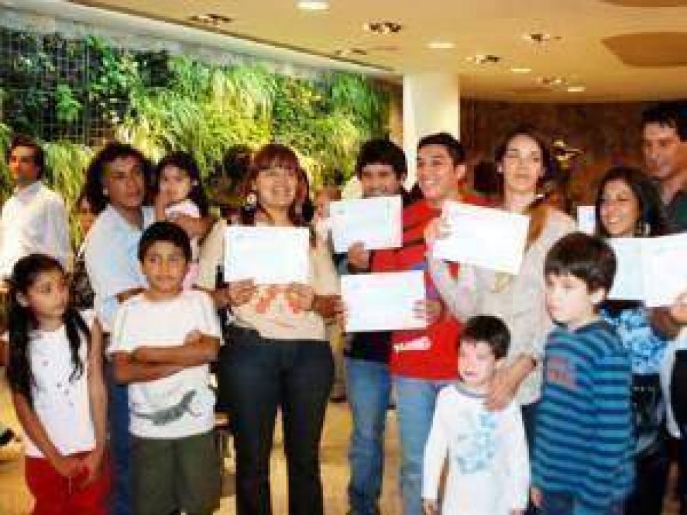 Claudio Poggi: �M�s de cuatro mil 500 chicos tendr�n sus casas a fin de a�o�