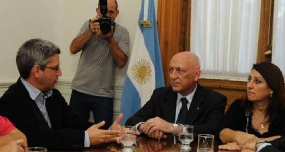 Bonfatti repudi� las amenazas a un periodista de La Capital y prometi� apoyo