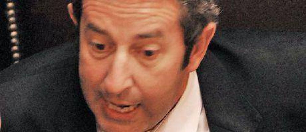 Cobos rompe con el Gobierno: critica al INDEC, los superpoderes y los decretos.