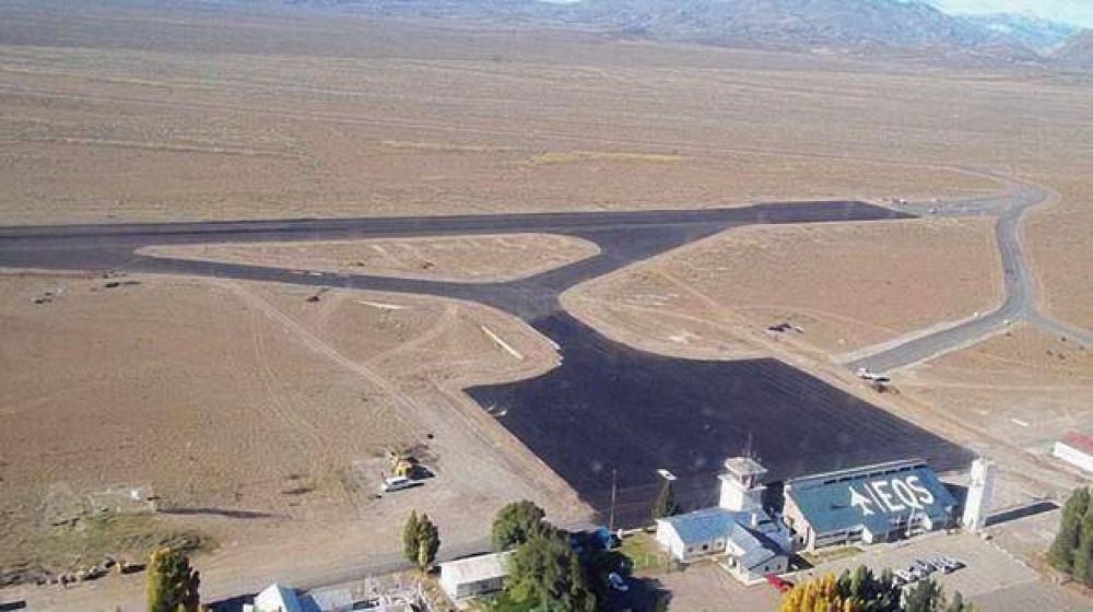 En teleconferencia con Cristina, Buzzi habilita obras en aeropuerto de Esquel