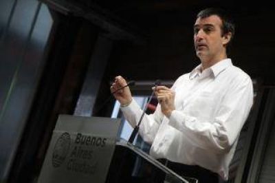 Bullrich crea cargos y fusiona 96 cursos en la Ciudad