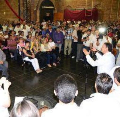 Quintela pide copartipaci�n municipal, pero sus pares no lo acompa�an
