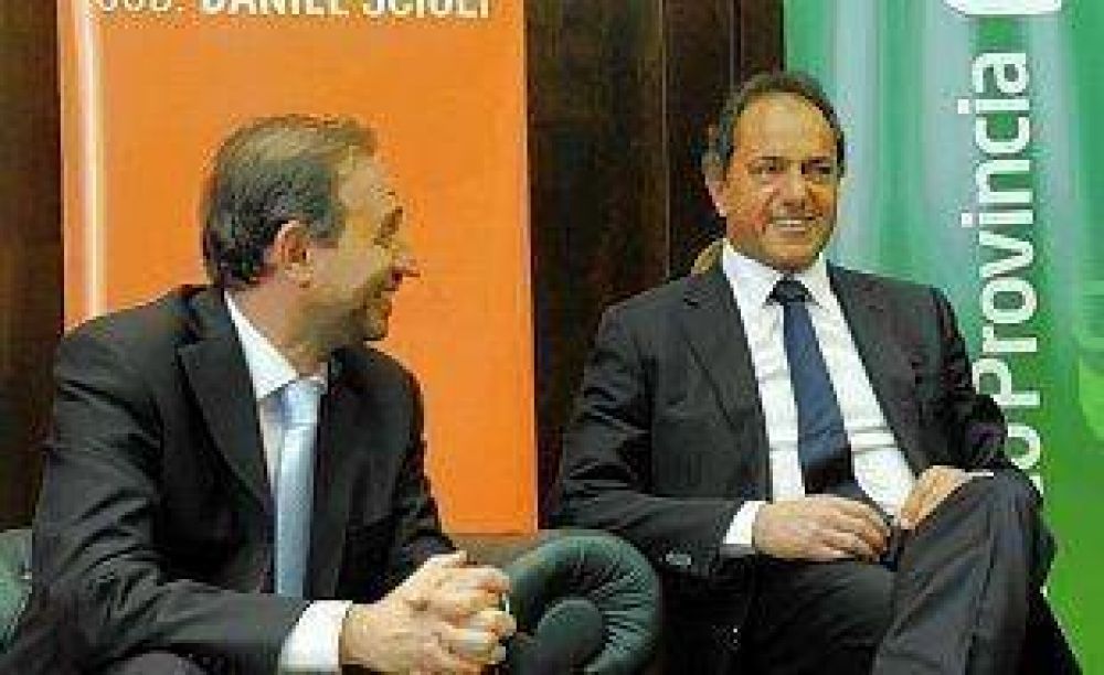 Scioli firm� los primeros pr�stamos para municipios