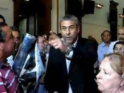 Avellaneda: Empleados municipales denuncian al Intendente Ferraresi por discriminaci�n