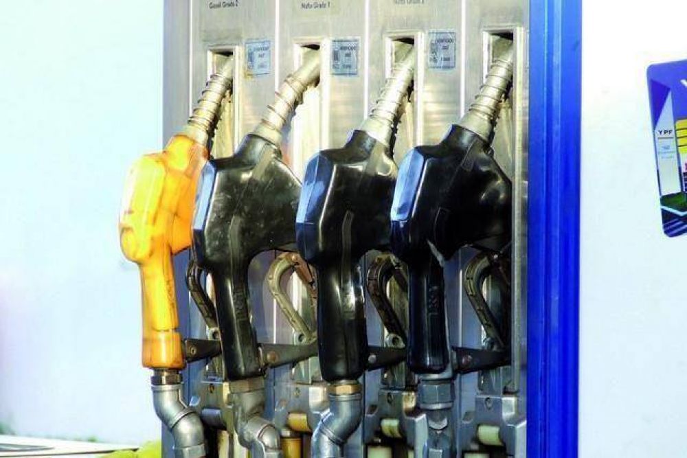 Los expendedores locales aseguran que hay combustible y no faltar�