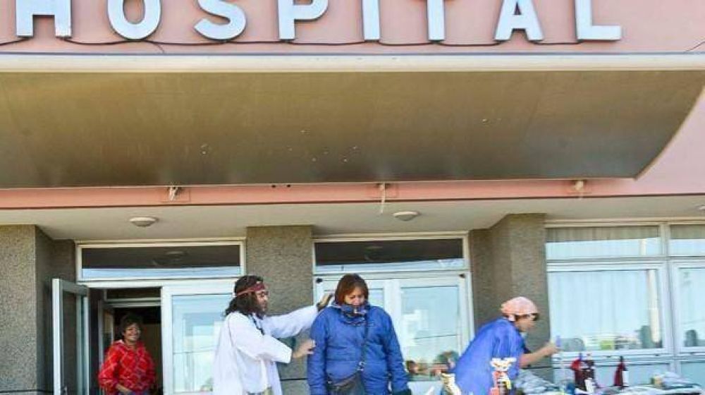 Medicina alternativa: la nueva s�tira de manifestantes en Caleta