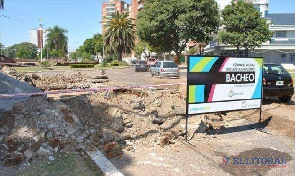 Bacheo: avanzan las labores sobre la avenida Pujol y la rotonda Espa�a