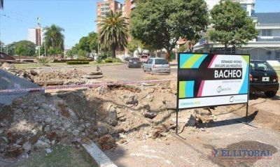 Bacheo: avanzan las labores sobre la avenida Pujol y la rotonda Espa�a