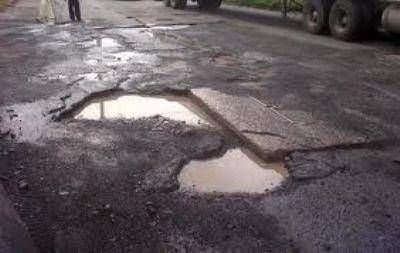 Peligrosas roturas asf�lticas en las calles de la ciudad