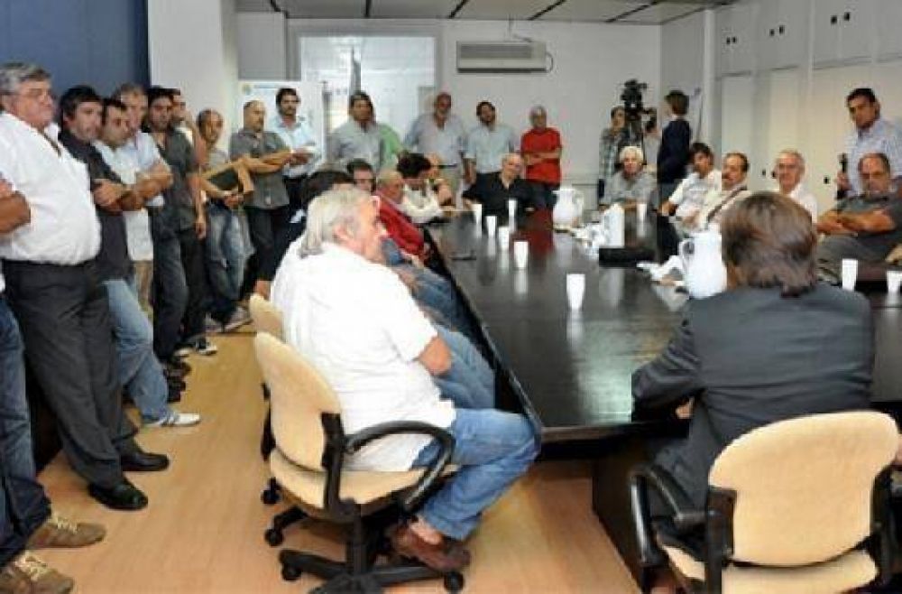 ACUMAR firm� un convenio para construir un Parque Industrial Curtidor en Lan�s
