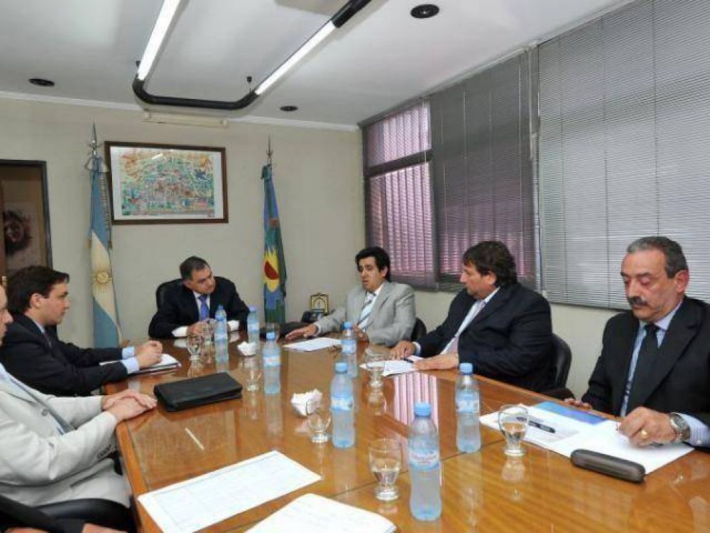 FLORENCIO VARELA: Julio Pereyra recibi� al Ministro Arl�a
