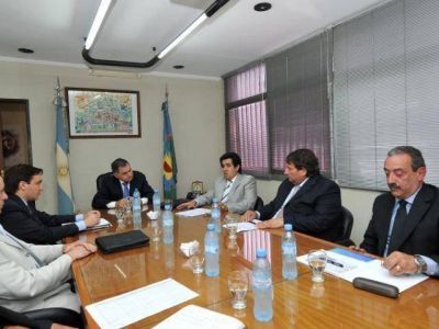 FLORENCIO VARELA: Julio Pereyra recibi� al Ministro Arl�a