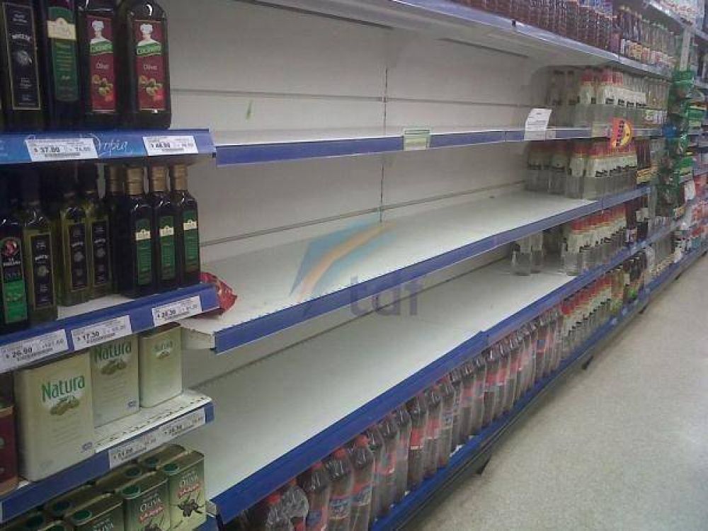 Desabastecimiento y especulaci�n en los supermercados locales