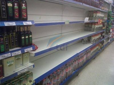 Desabastecimiento y especulaci�n en los supermercados locales