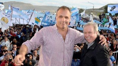 Fuerte respaldo a Buzzi del PJ local por la reversi�n de �reas petroleras