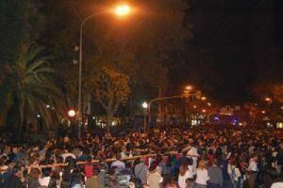 Cerca de 40.000 fieles participaron del V�a Crucis en la ciudad