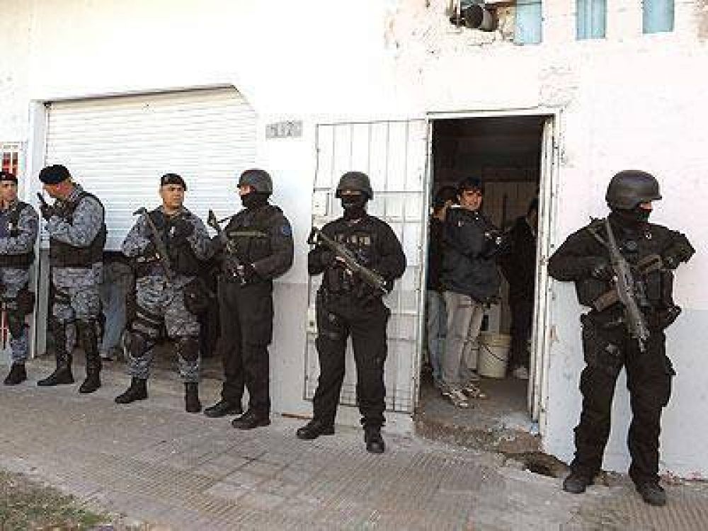 Lan�s: investigan las conexiones de la banda de narcos