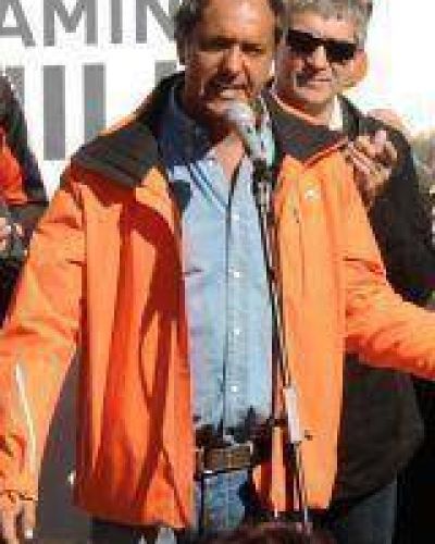 Scioli pidi� "tranquilidad" a los vecinos mientras se restablece el servicio el�ctrico