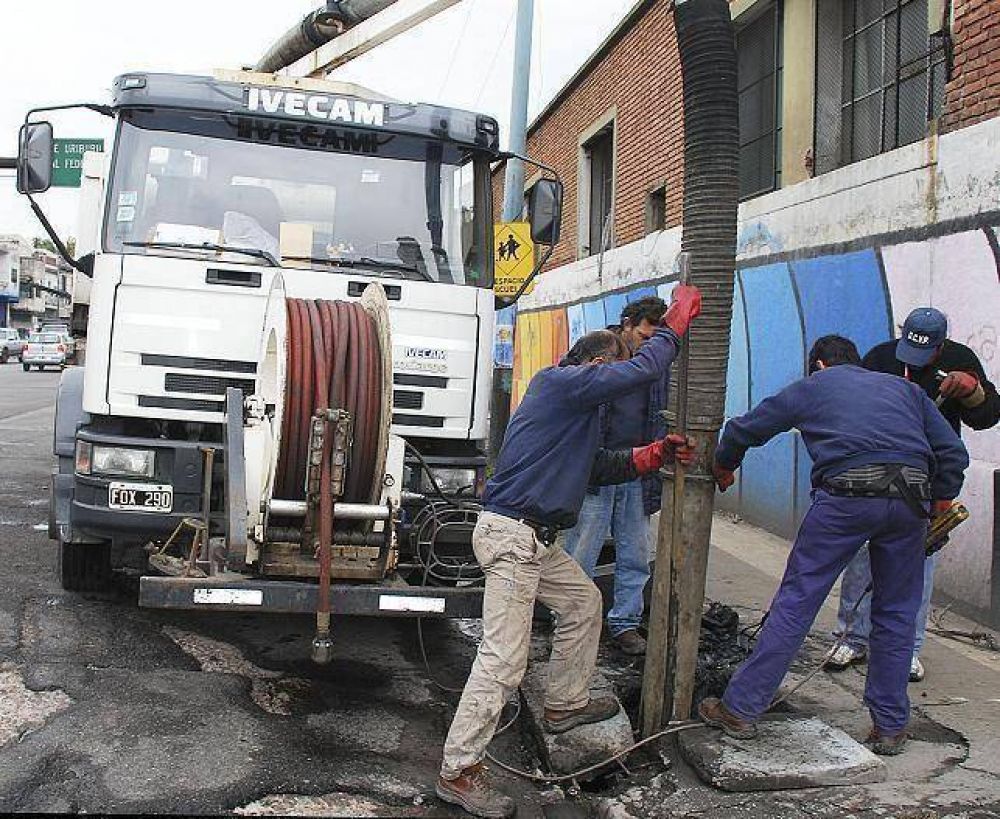 R�PIDO ACCIONAR DEL MUNICIPIO ANTE EL TEMPORAL DE VIENTO Y LLUVIA QUE AZOT� A TODA LA REGI�N