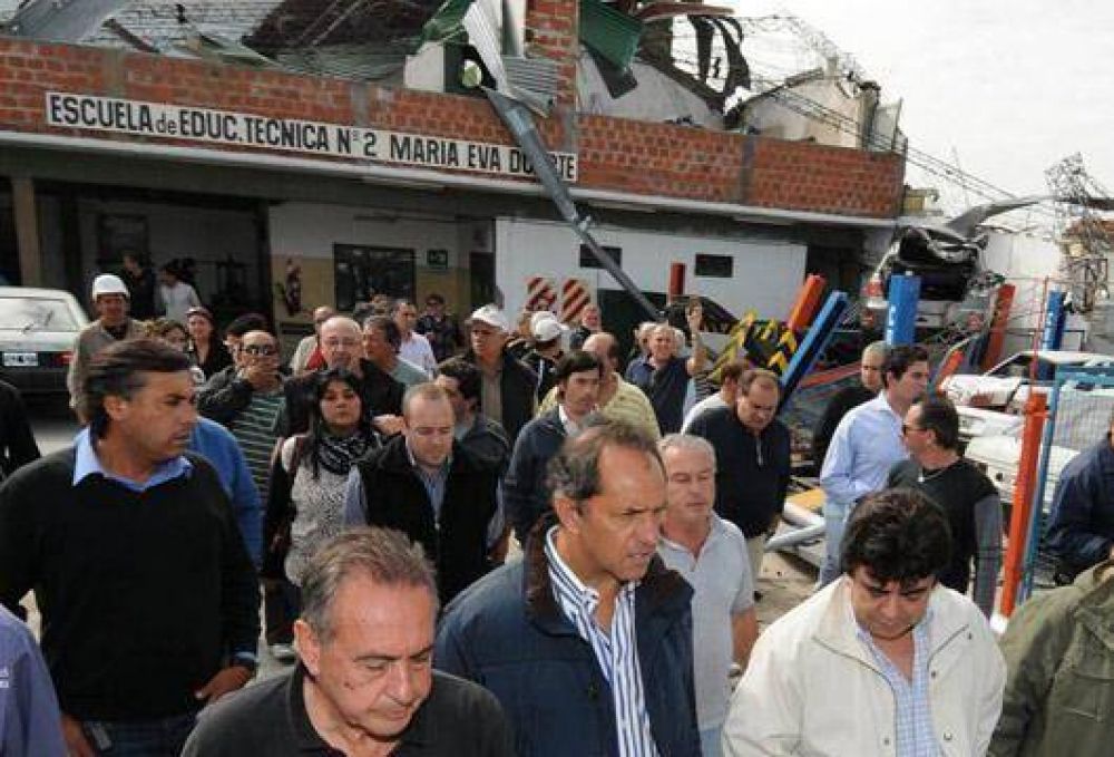 Scioli recorri� zonas afectadas por el temporal