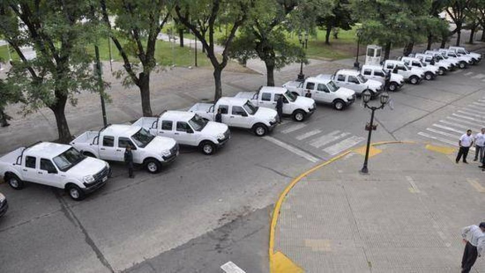 La Intendente entreg� 16 nuevos m�viles a la Polic�a y anunci� avances en materia de seguridad