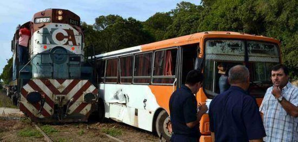 Los chicos de la Escuela Agraria otra vez sin transporte