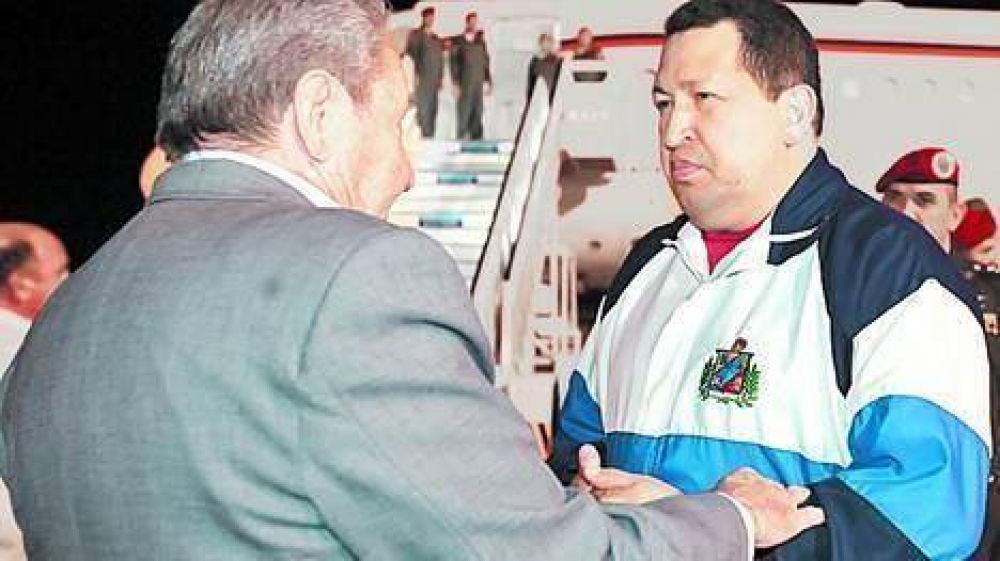 Ch�vez anunci� un aumento del salario y regres� a Cuba