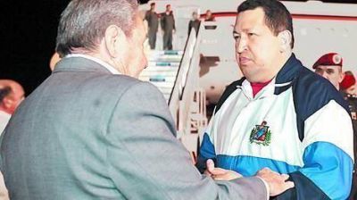 Ch�vez anunci� un aumento del salario y regres� a Cuba