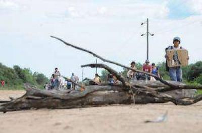 Mendoza escuch� en Pompeya a las partes en conflicto y regres�.