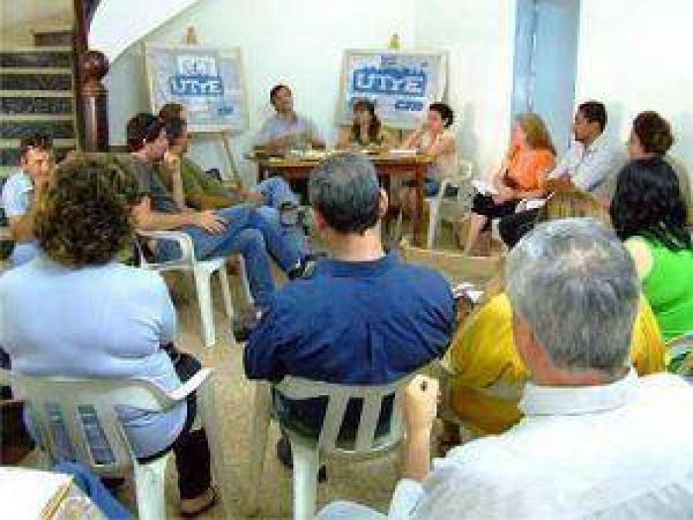 Gremios docentes condicionan inicio de clases a mejoras salariales