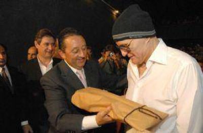 El fervor por Favio rescat� a Jaque de los silbidos en San Rafael