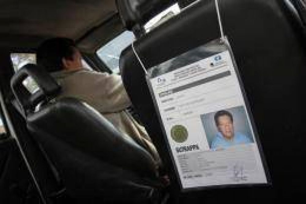 Deben regularizar sus papeles unos 6.900 taxis en la capital