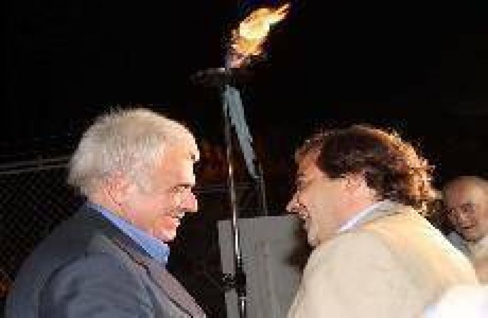 Con De la Sota, Jure inaugur� el gas en el Parque Industrial