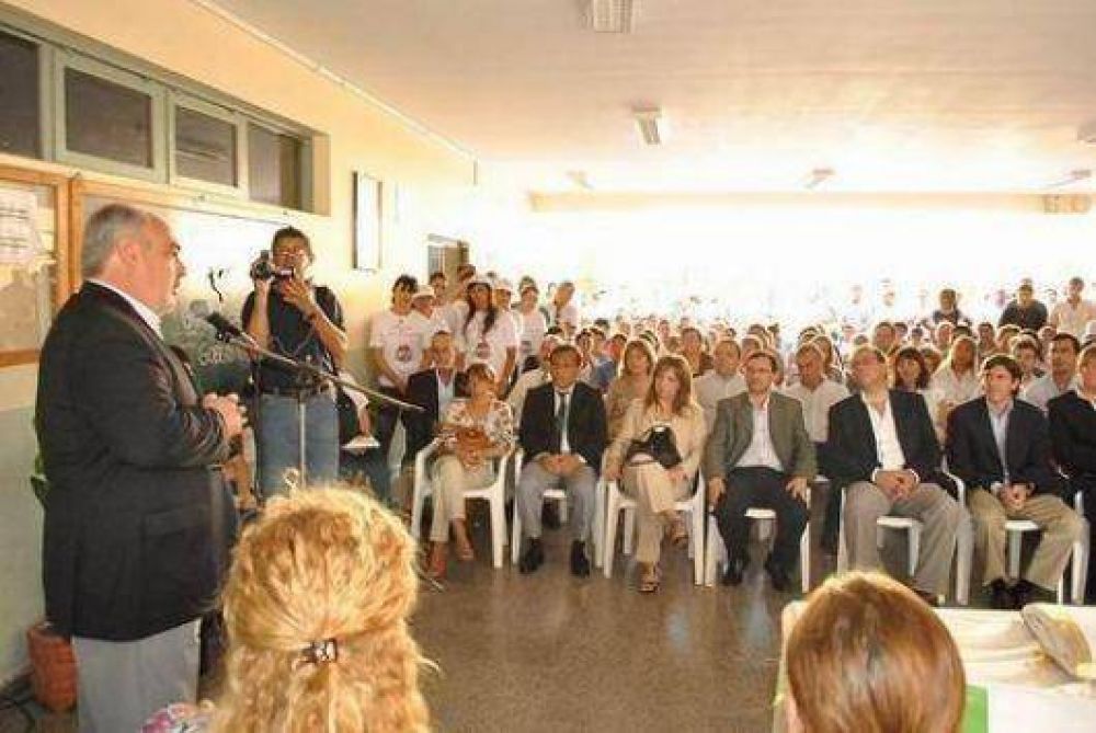 Habilitan el servicio nutricional en una escuela de Laguna Brava