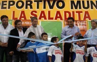 Inauguraron el Polideportivo Municipal de La Saladita