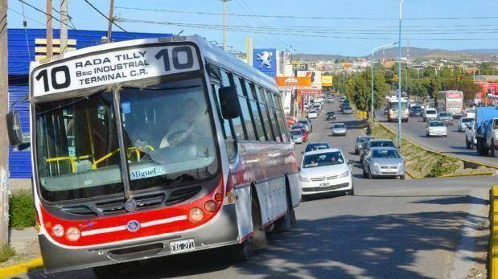 El transporte p�blico comenz� a circular por las colectoras