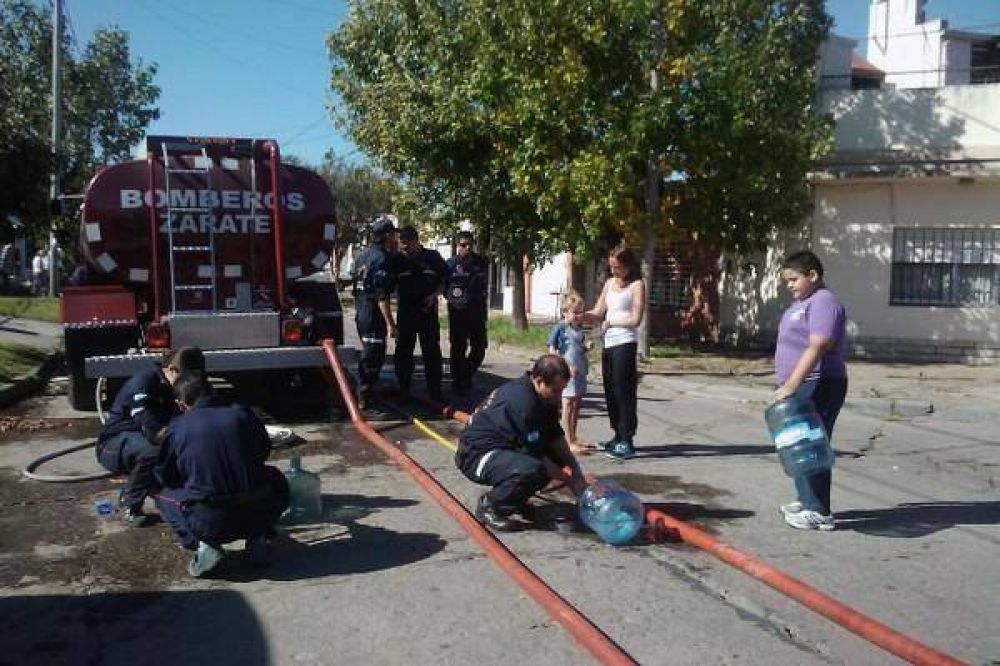 Bomberos de Z�rate ayudaron en la zona m�s afectada tras el temporal