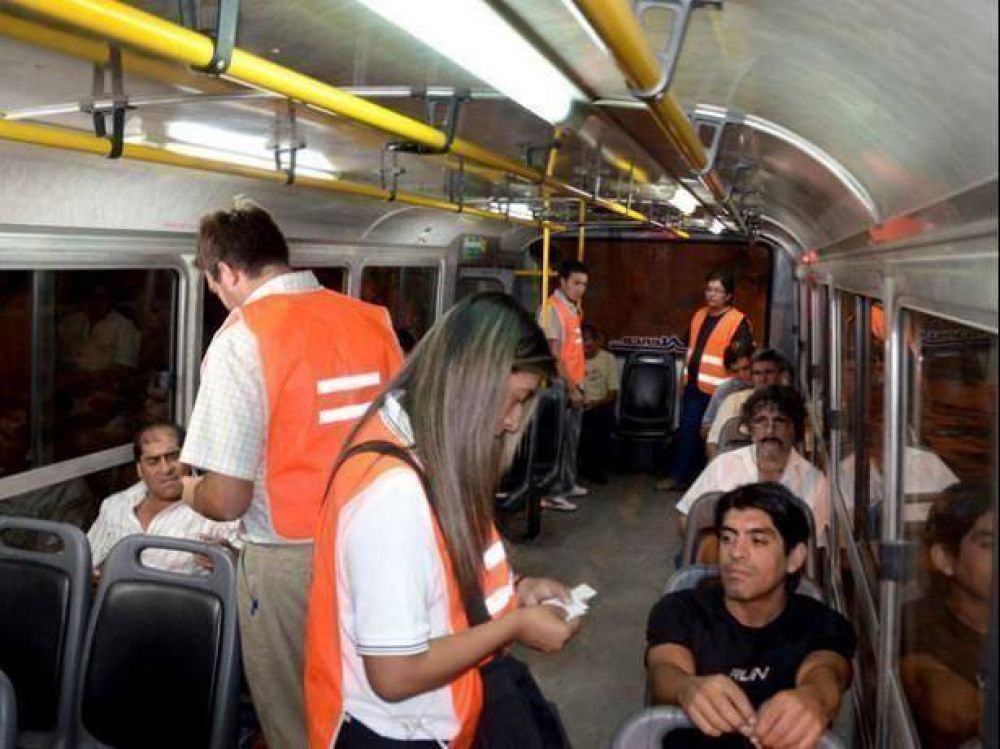 Viajan 4.000 colados por d�a en los micros que recorren el Gran Mendoza