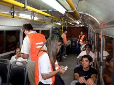 Viajan 4.000 colados por d�a en los micros que recorren el Gran Mendoza