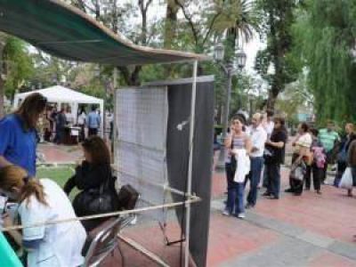 M�s de 200 personas se vacunaron contra la gripe en Plaza Pringles