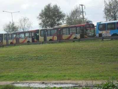 Choferes de la L�nea 60 cortaron el servicio y la Panamericana en Pacheco