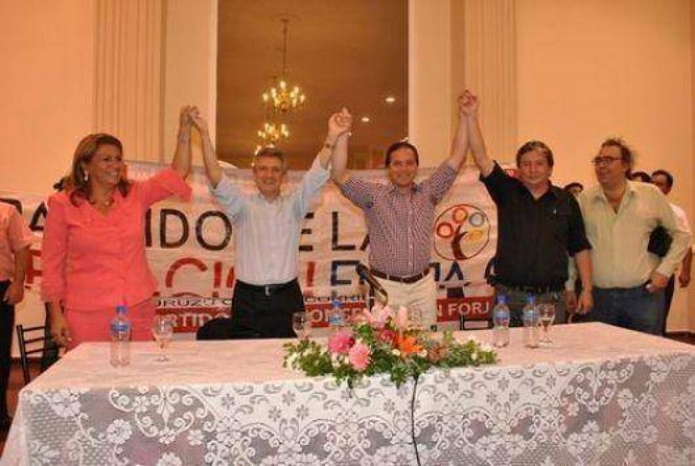 El radicalismo af�n al kirchnerismo expres� su apoyo a Camau Esp�nola
