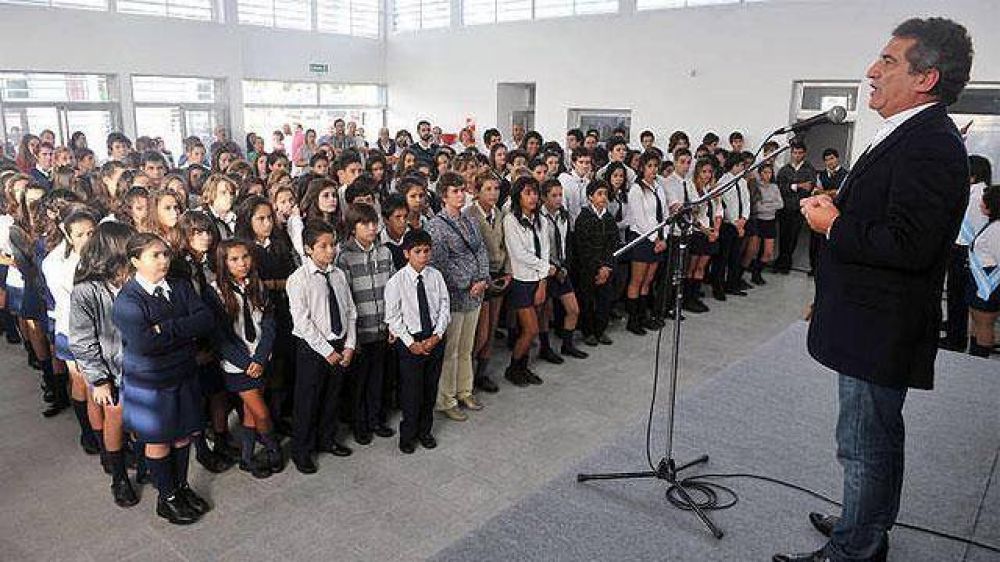 Paran�: Urribarri inaugur� el nuevo edificio de una escuela