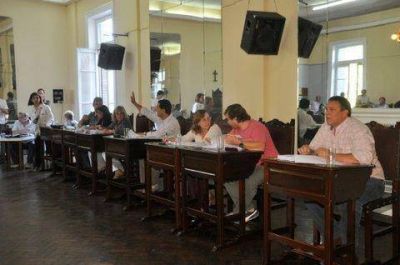 Pidi� el Concejo que el ejecutivo analice los casos de los comerciantes de Carlos Pellegrini