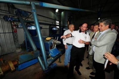 El Gobernador y sus ministros recorrieron la Planta de tratamiento de soja