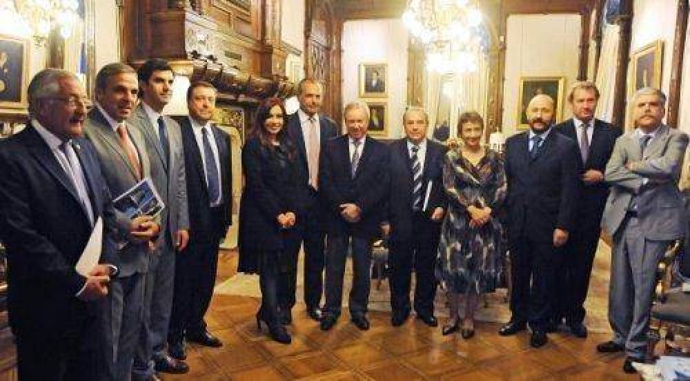 La Presidenta y Gobernadores de la OFEPHI decidir�n el futuro de YPF la pr�xima semana