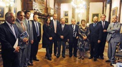 La Presidenta y Gobernadores de la OFEPHI decidir�n el futuro de YPF la pr�xima semana