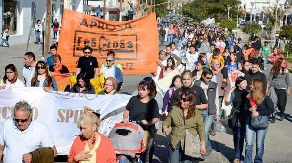 Estatales de Santa Cruz se movilizaron y calificaron al gobierno de �intolerante�