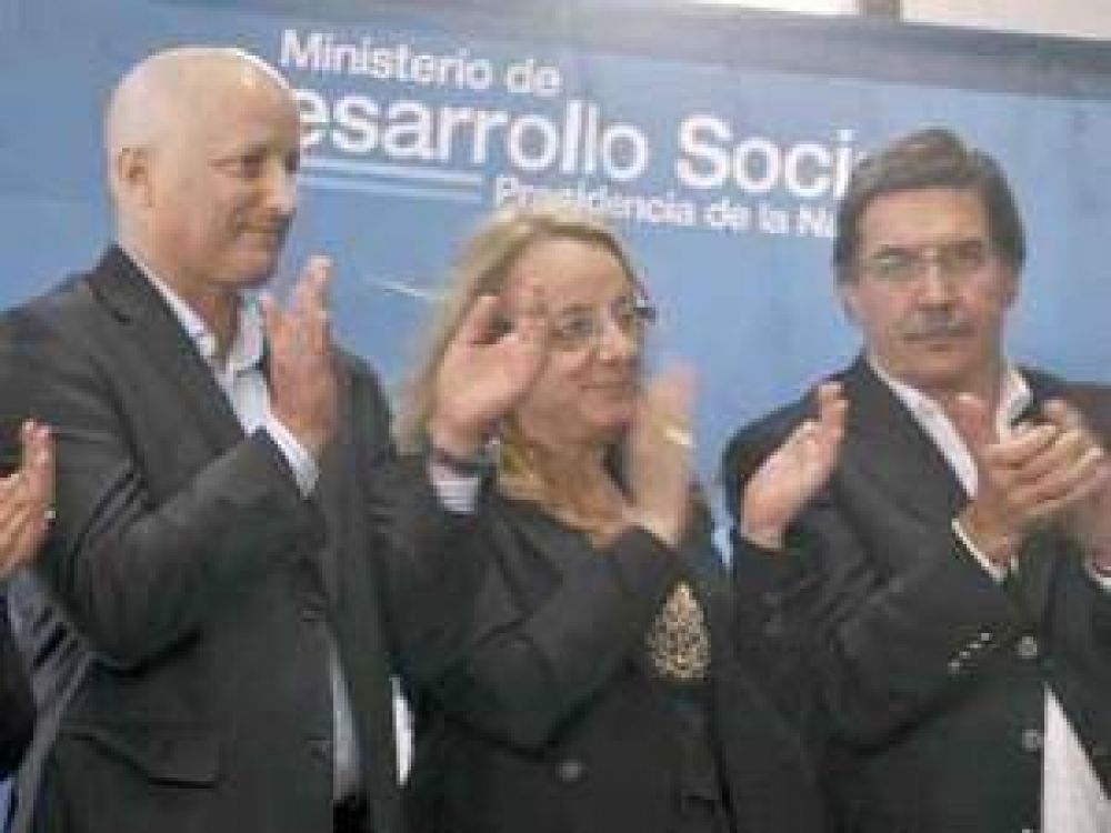 Mart�n, Alicia y Sileoni inauguraron una pileta para incluir a 12 mil pibes
